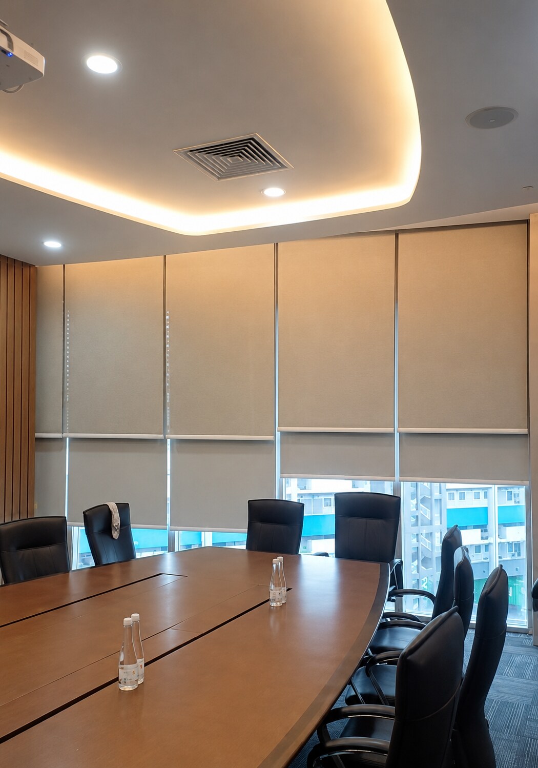 Commercial meeting room fitted with made-to-measure roller blinds