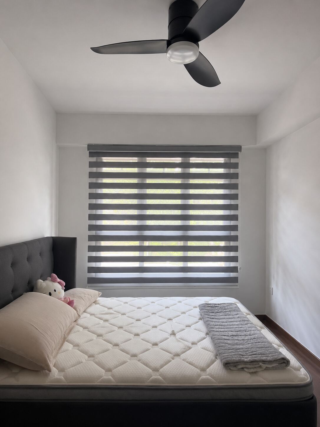 BTO or HDB bedroom with combi blinds